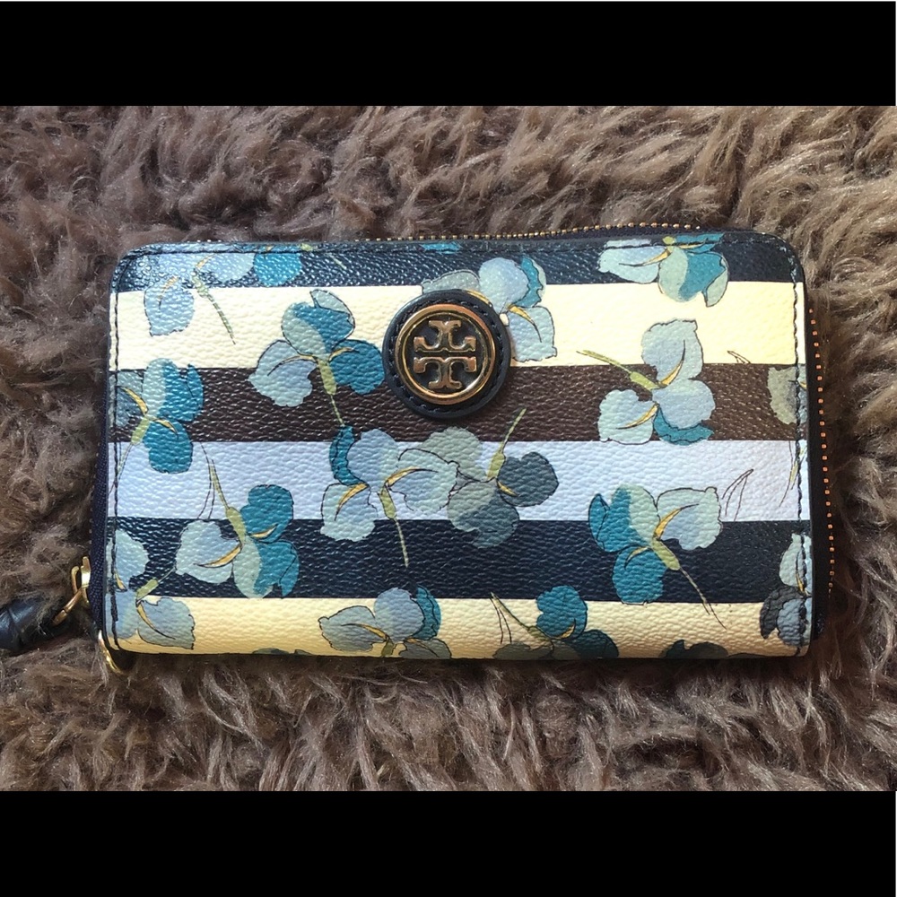 Tory Burch preloved smartphone zippy wallet